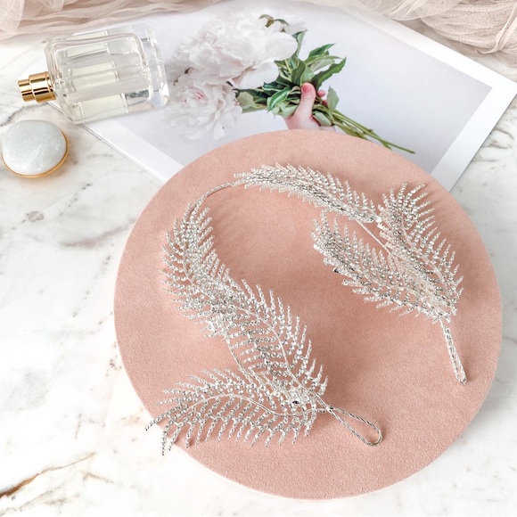 Dreamy feather-headpiece - Picture 1 of 2
